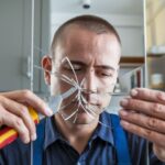 bezpieczna naprawa lustra