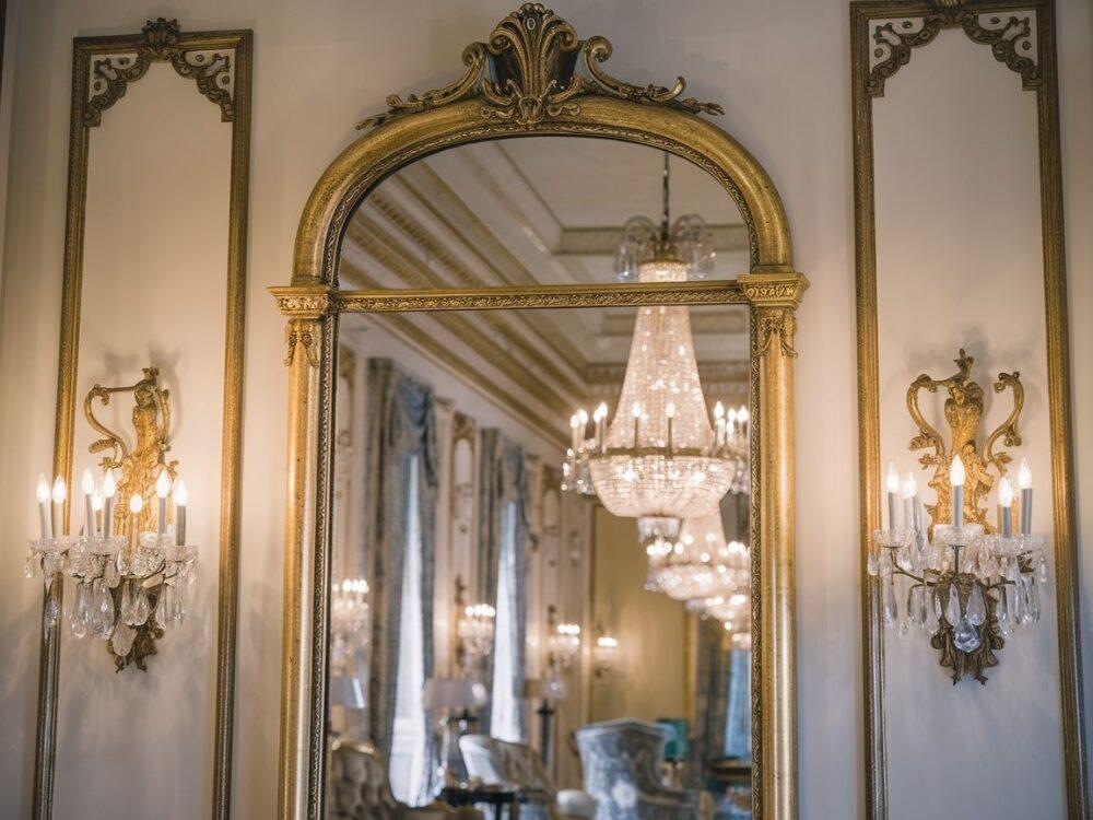 klasyczne lustro ścienne