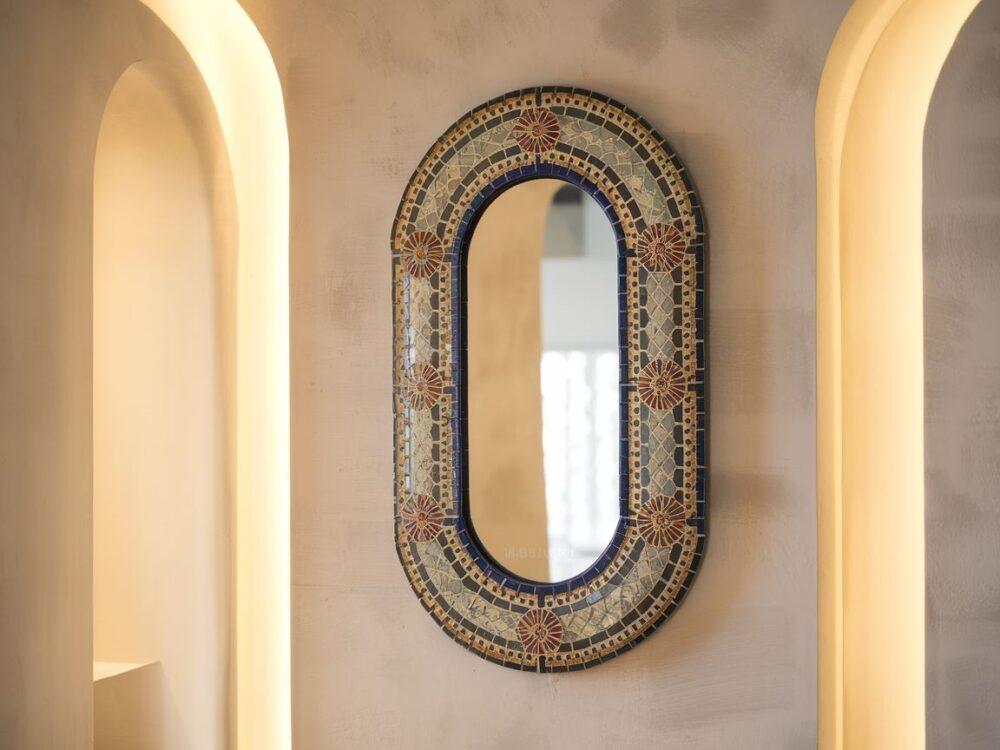 kolorowe lustro ścienne