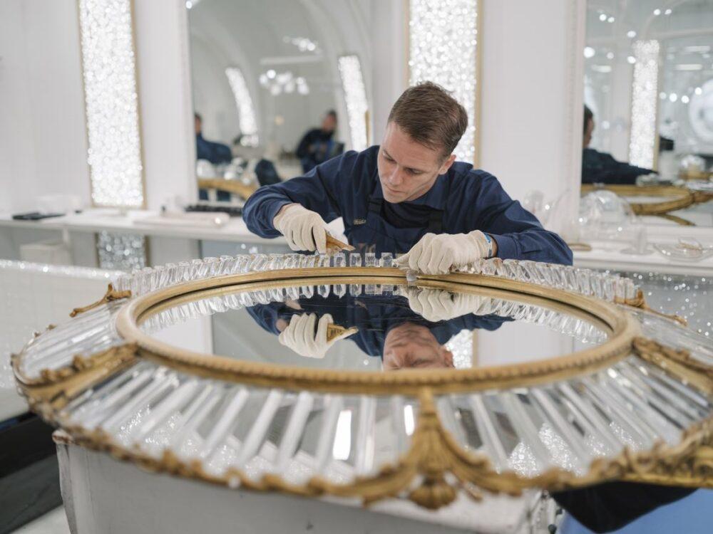 lustro kryształowe przed renowacją