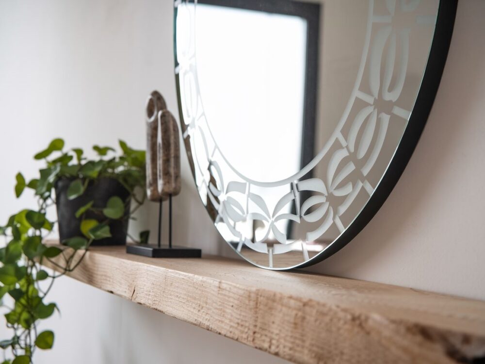 lustro z ozdobnym matowieniem