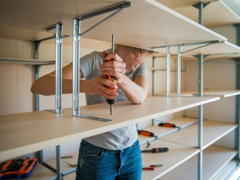 narzędzia do montażu półek