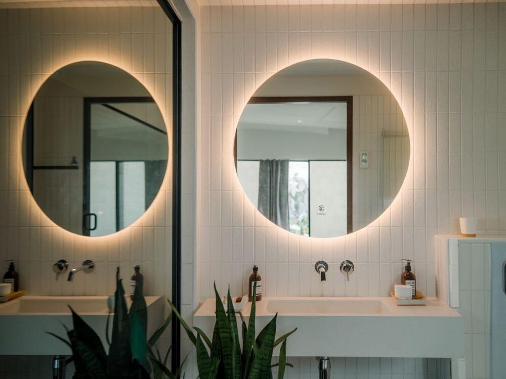 nowoczesne lustro łazienkowe