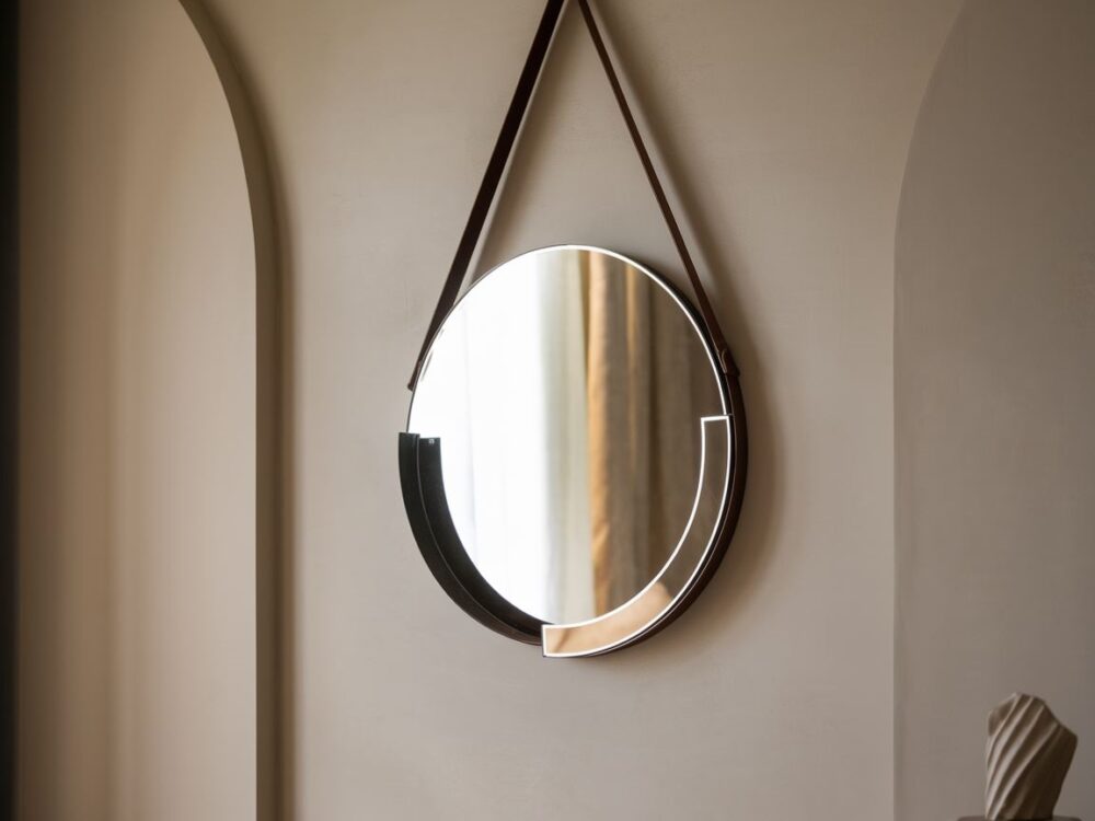 okrągłe lustro ścięty bok