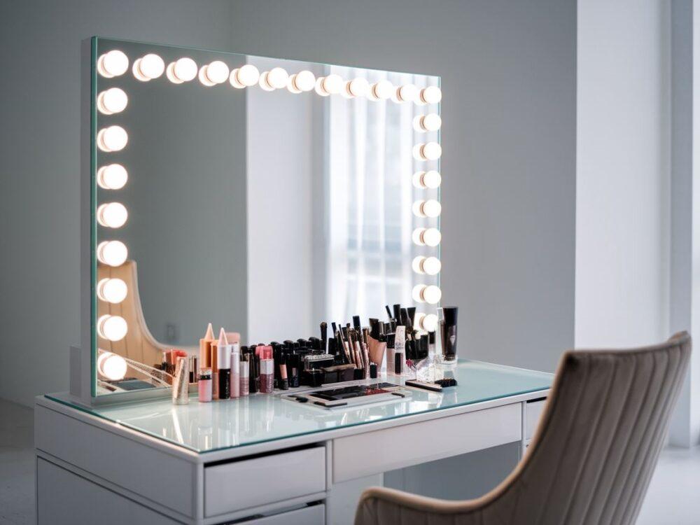 oświetlone lustro make up