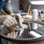 uszkodzona tafla lustra