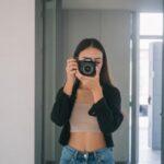 Jak trzymać telefon do zdjęcia w lustrze?